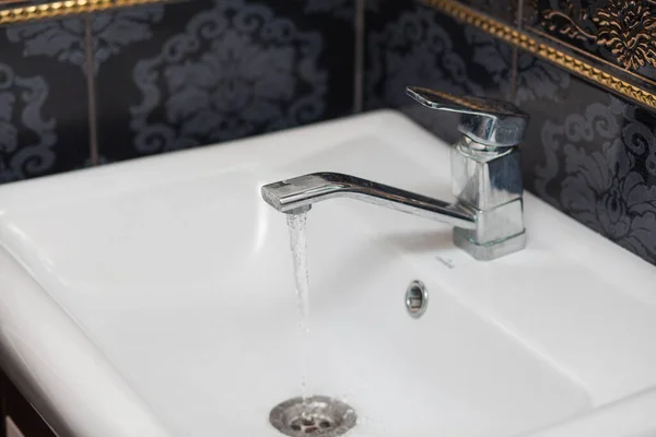 Modern Bathroom Chrome Faucet Running Water — Stock Photo, Image