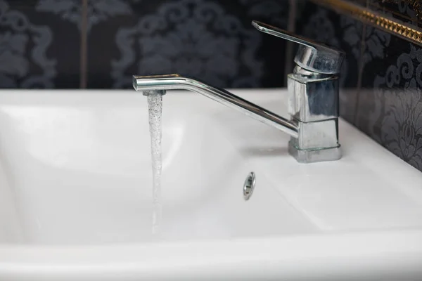 Modern Bathroom Chrome Faucet Running Water — Stock Photo, Image
