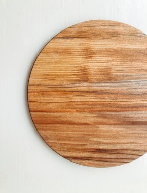 Yuvarlak ahşap tahta beyaz arkaplanda izole