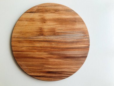 Yuvarlak ahşap tahta beyaz arkaplanda izole