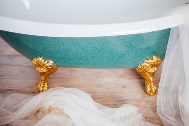 Bath in the center of the studio room