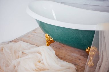 Bath in the center of the studio room