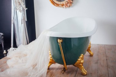 Bath in the center of the studio room