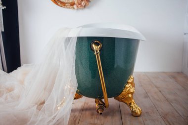 Bath in the center of the studio room