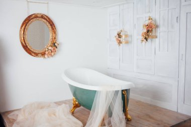 Bath in the center of the studio room