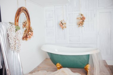 Bath in the center of the studio room