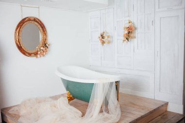 Bath in the center of the studio room
