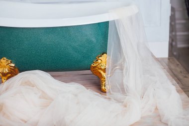 Bath in the center of the studio room