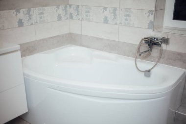 Banyonun içinde duş olan musluk.