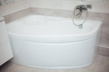 Banyonun içinde duş olan musluk.