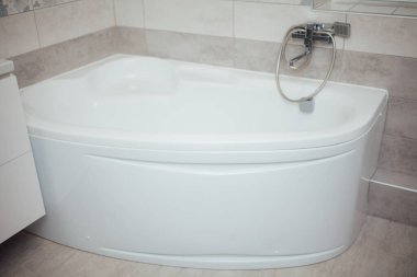 Banyonun içinde duş olan musluk.