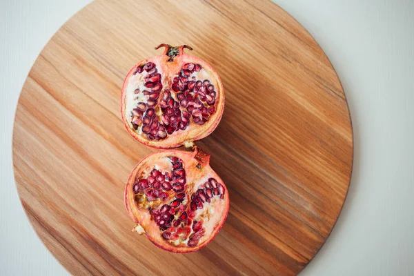 Pomegranate Fruit Wooden Board Closeup Shot — Stock Photo, Image