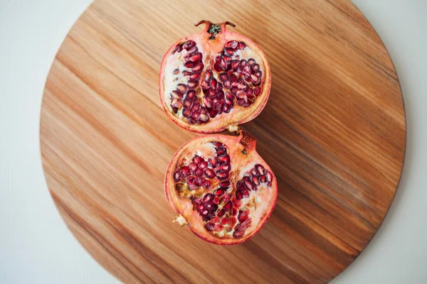 Pomegranate Fruit Wooden Board Closeup Shot — Stock Photo, Image