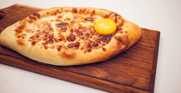 Khachapuri Adjarian Pão Assado Com Queijo Ovo — Fotografia de Stock