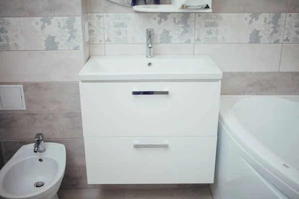 Modern Bathroom Wash Basin Chrome Faucet Gray Tiling — Foto Stock