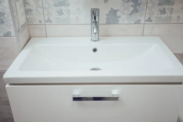 Modern Bathroom Wash Basin Chrome Faucet Gray Tiling — Fotografia de Stock