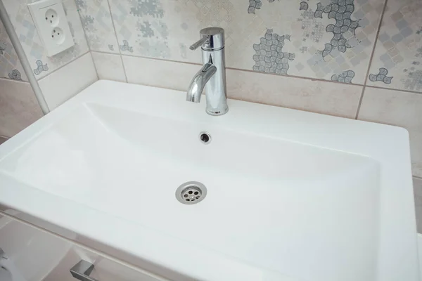 Modern Bathroom Wash Basin Chrome Faucet Gray Tiling — Stockfoto