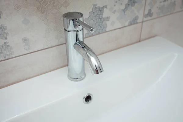 Modern Bathroom Wash Basin Chrome Faucet Gray Tiling — Stock fotografie