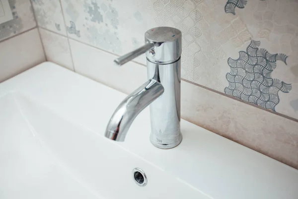 Modern Bathroom Wash Basin Chrome Faucet Gray Tiling — ストック写真