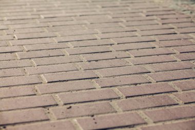 Değişik renklerde taş yontmalar, gündüz vakti yakın çekim. 