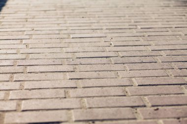 Değişik renklerde taş yontmalar, gündüz vakti yakın çekim. 