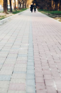 Değişik renklerde taş yontmalar, gündüz vakti yakın çekim. 
