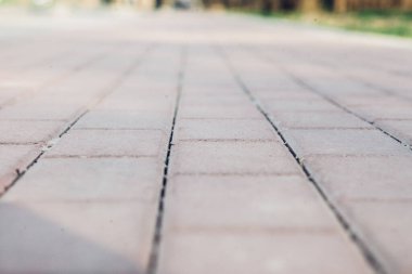 Değişik renklerde taş yontmalar, gündüz vakti yakın çekim. 