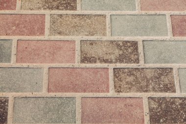 Değişik renklerde taş yontmalar, gündüz vakti yakın çekim. 