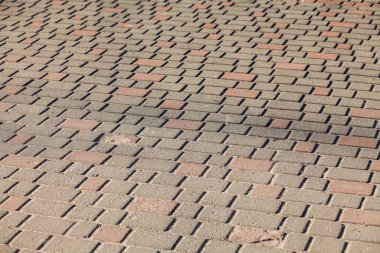 Değişik renklerde taş yontmalar, gündüz vakti yakın çekim. 