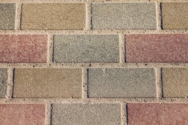 Değişik renklerde taş yontmalar, gündüz vakti yakın çekim. 