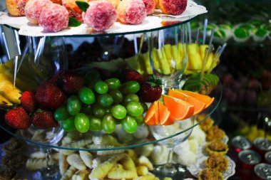 Düğün dekorasyon Kur'a lezzetli kekler ve tatlılar çikolata