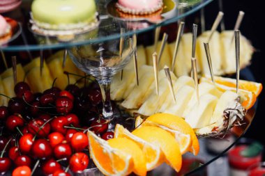 Düğün dekorasyon Kur'a lezzetli kekler ve tatlılar çikolata