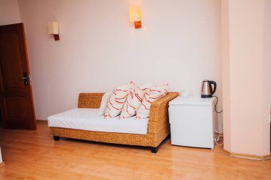 Modern yatak odasının minimalist iç mekanı 