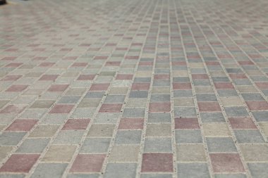 Değişik renklerde taş yontmalar, gündüz vakti yakın çekim. 