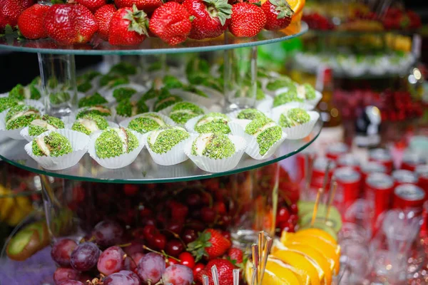 Wedding Candy Bar Decoratie Setup Met Heerlijke Taarten Snoep — Stockfoto