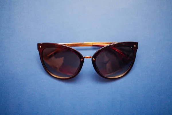 Sluneční Brýle Mají Zářivé Pozadí — Stock fotografie
