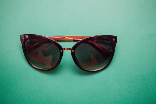 Les Lunettes Soleil Shutter Shades Ont Fond Vibrant — Photo