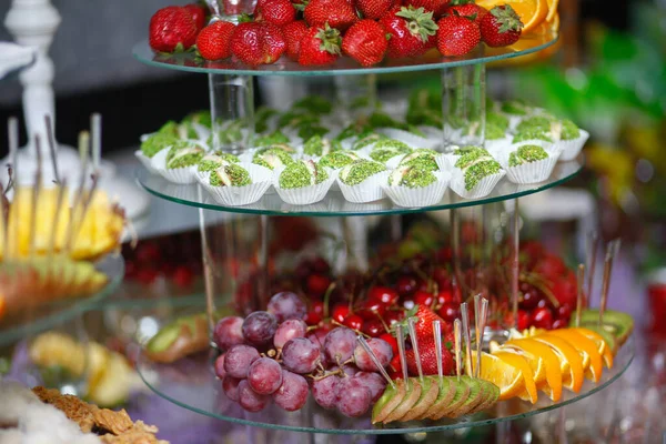 Wedding Candy Bar Decoratie Setup Met Heerlijke Taarten Snoep — Stockfoto