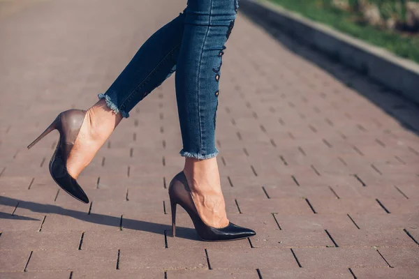 Woman Black High Heels Closeup Female Legs High Heels — Stock Photo, Image