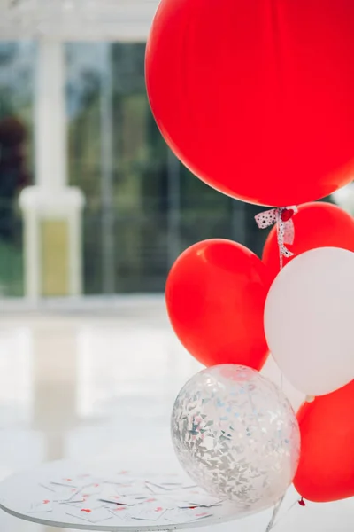 Balões Coloridos Closeup Para Mesa Férias Decoração Comemorativa Brilhante — Fotografia de Stock