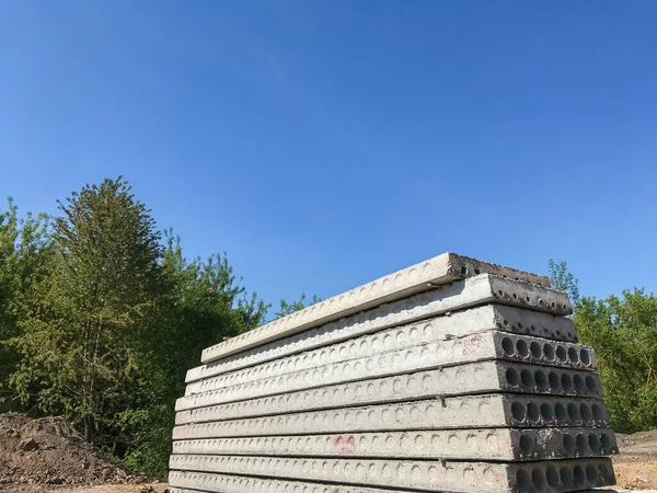 Bloki Betonowe Stronie Budowlanej Dzień — Zdjęcie stockowe