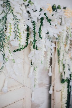 Stüdyo dizaynında çiçekler, iç dekorasyon. 