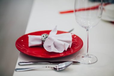 Çay seremonisi için masa hazırlama detayları