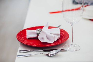 Çay seremonisi için masa hazırlama detayları