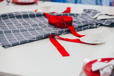 Çay seremonisi için masa hazırlama detayları