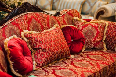 Oda içindeki kanepe ayrıntıları 