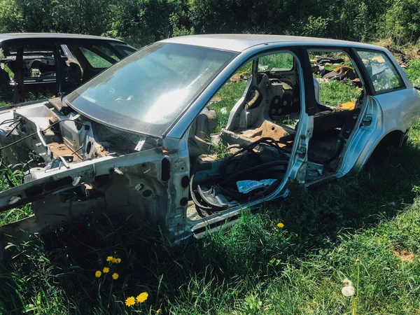 Reciclagem Carros Velhos Usados Destruídos Desmontagem Peças Estaleiros Sucata — Fotografia de Stock