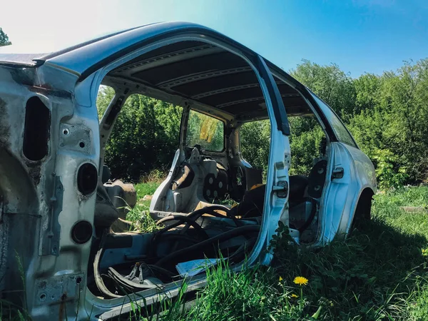 Recykling Starych Używanych Zniszczonych Samochodów Demontaż Części Stoczniach Złomowych — Zdjęcie stockowe