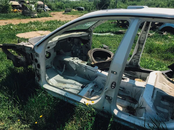 Reciclagem Carros Velhos Usados Destruídos Desmontagem Peças Estaleiros Sucata — Fotografia de Stock