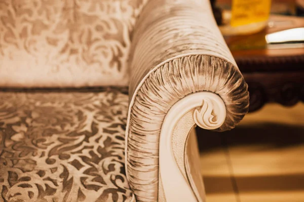 Oda içindeki kanepe ayrıntıları 